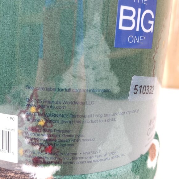 The Big One Peanuts Snoopy Christmas Plush Throw Blanket 5X6 Oversized Supersoft - Picture 10 of 14